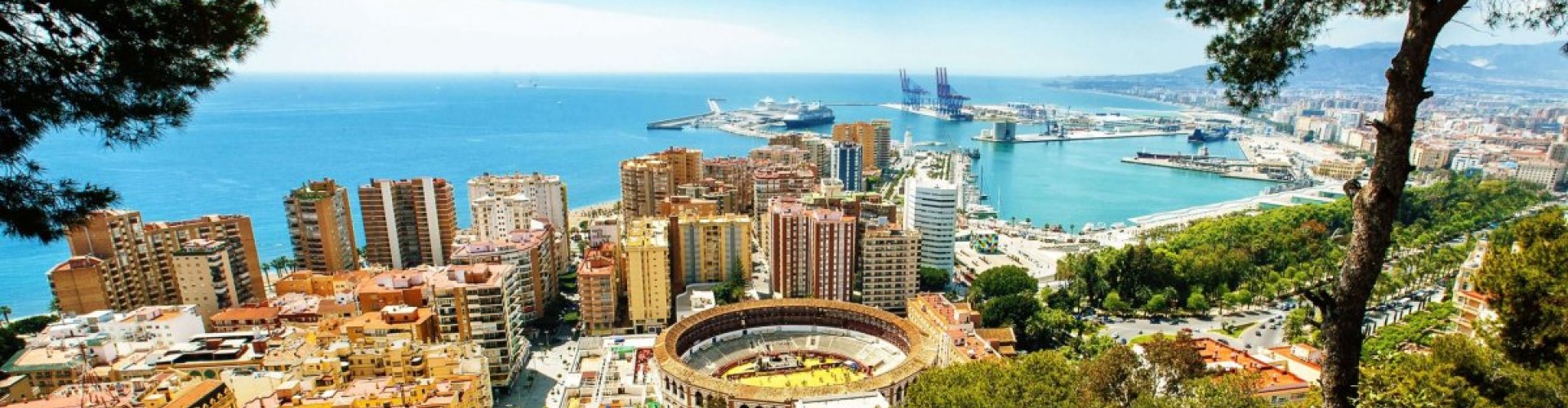 Málaga accommodation and cityscape