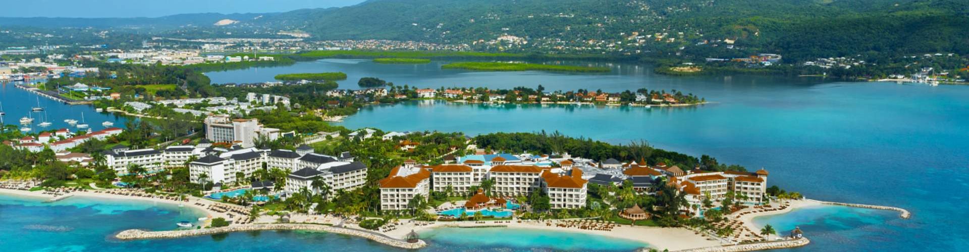 Relaxing guest room in Montego Bay, JM